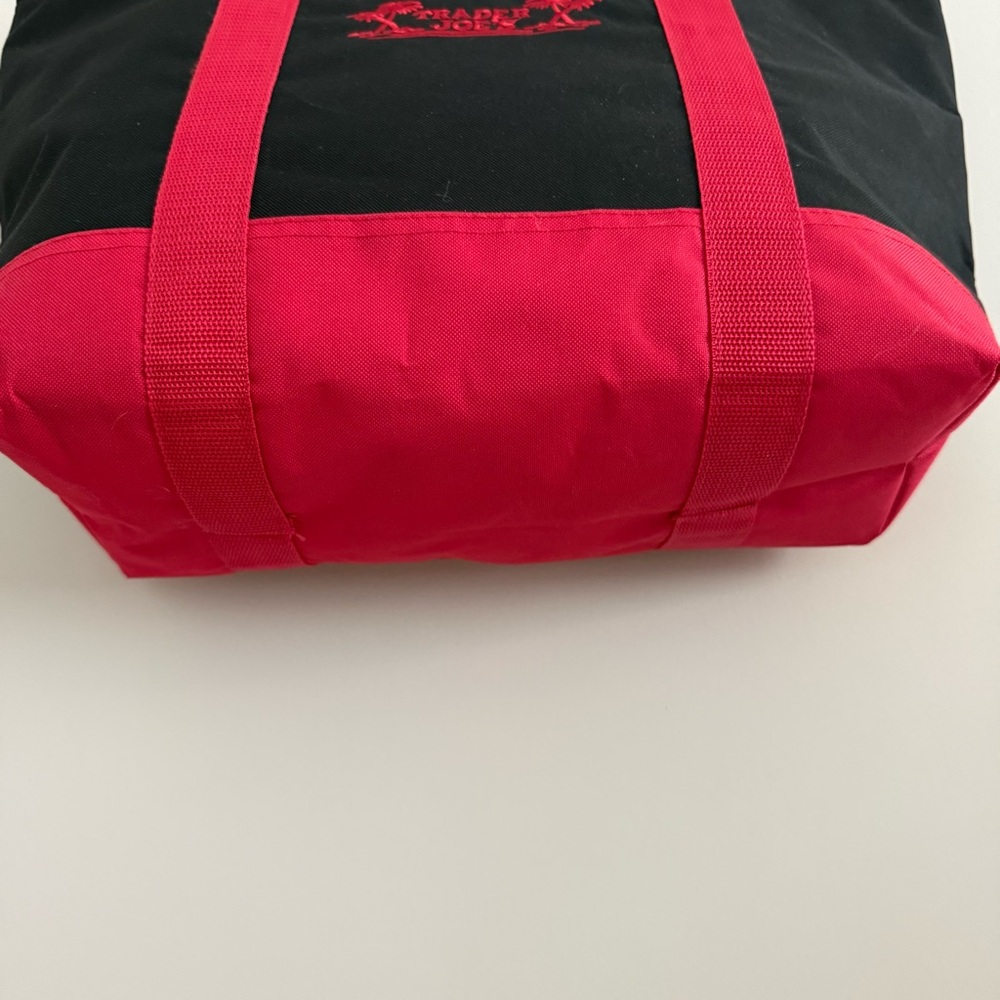 Trader Joes Insulated Reusable Shopping Tote Bag Zip Top Black Red Embroidered - Picture 5 of 9